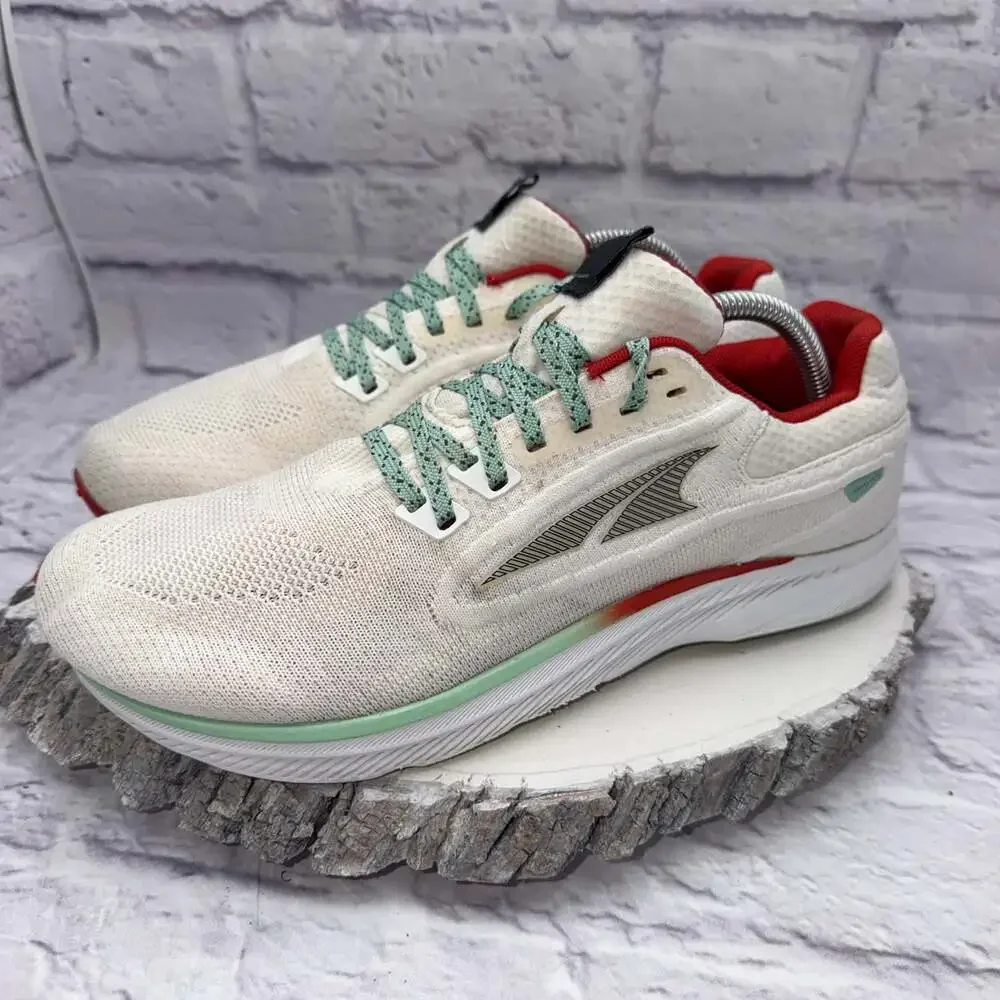 Altra upper looking